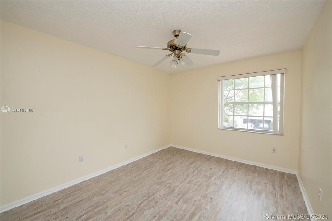 Vendido Recientemente: $429,000 (4 camas, 2 baños, 2132 Pies cuadrados)