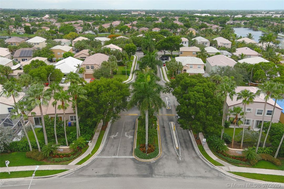 Vendido Recientemente: $429,000 (4 camas, 2 baños, 2132 Pies cuadrados)