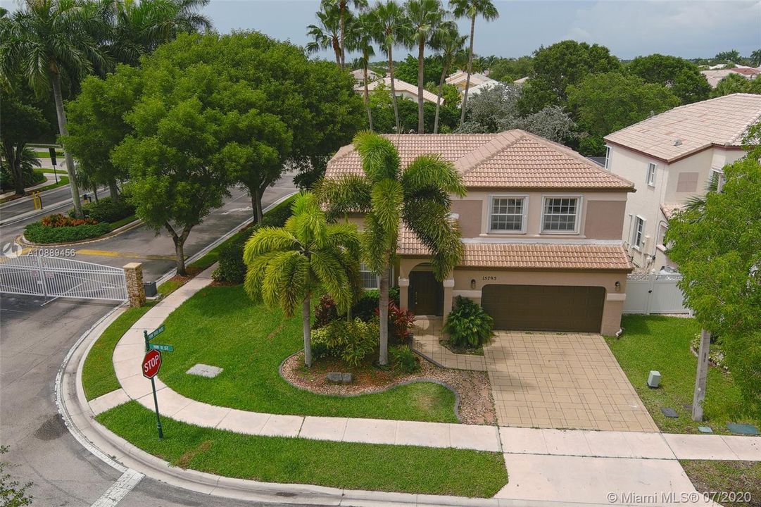 Vendido Recientemente: $429,000 (4 camas, 2 baños, 2132 Pies cuadrados)