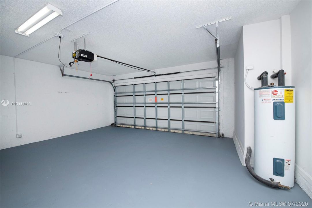 Vendido Recientemente: $429,000 (4 camas, 2 baños, 2132 Pies cuadrados)