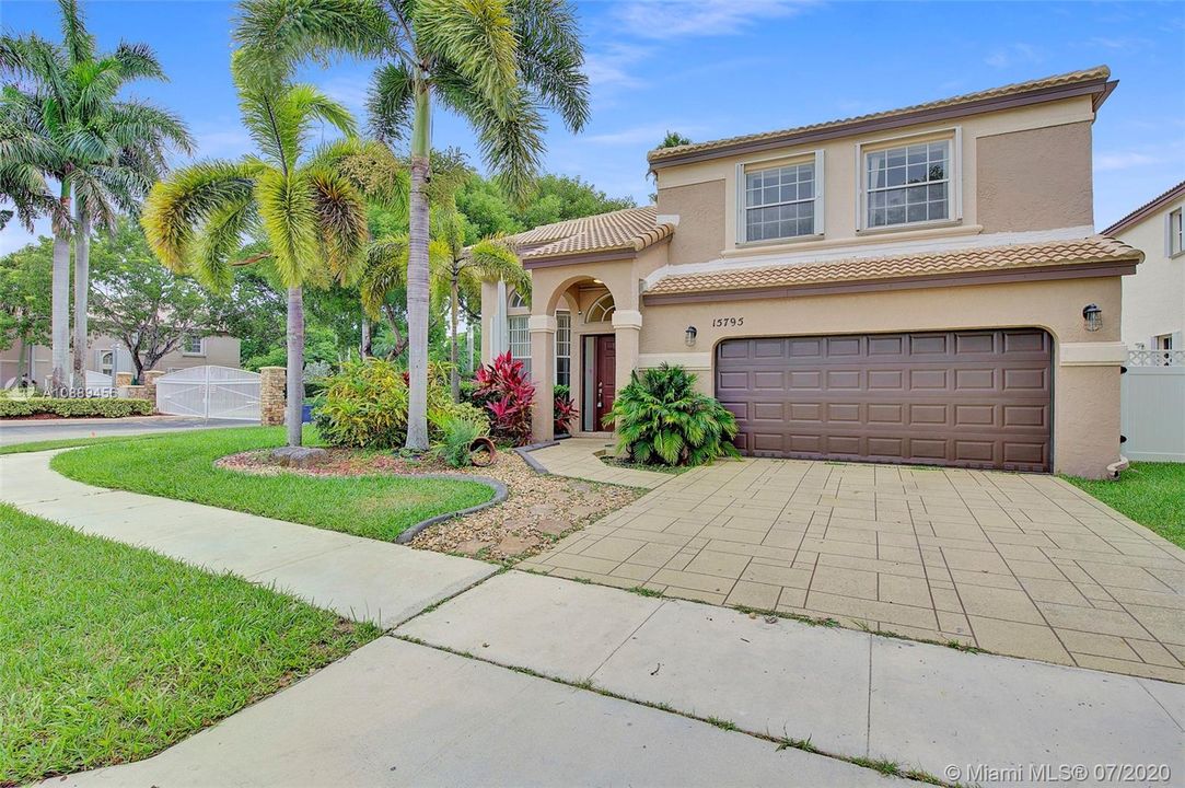 Vendido Recientemente: $429,000 (4 camas, 2 baños, 2132 Pies cuadrados)