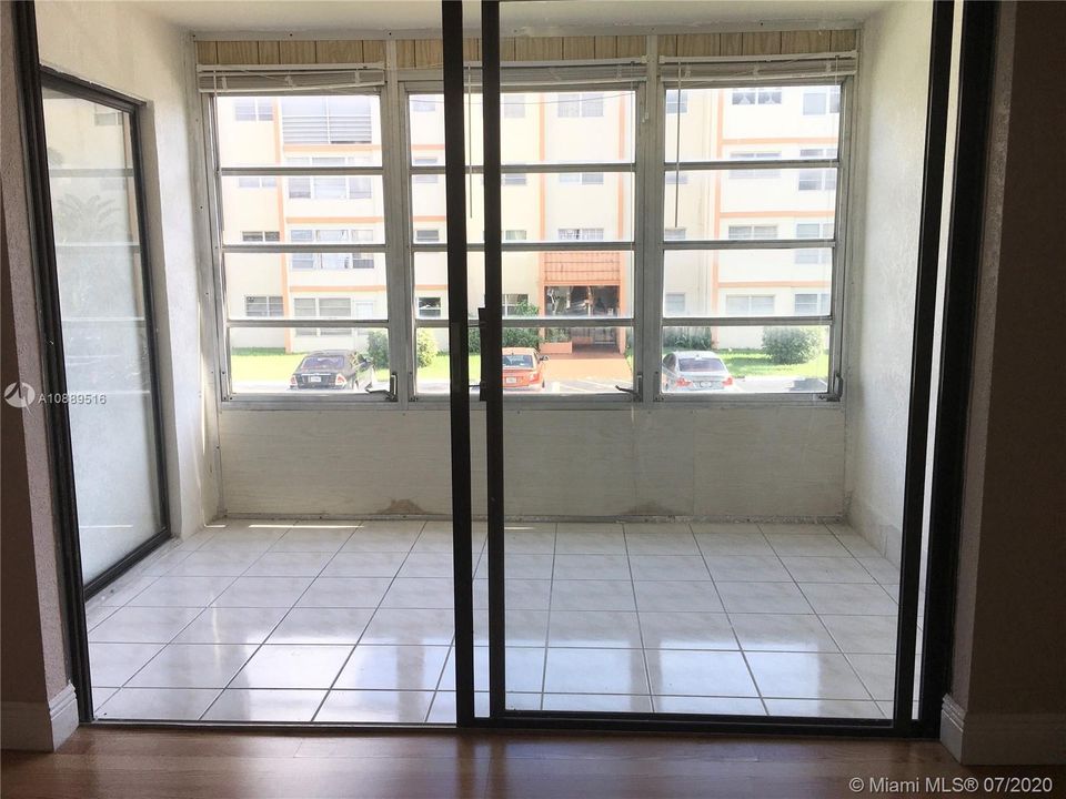 Vendido Recientemente: $49,999 (1 camas, 1 baños, 755 Pies cuadrados)