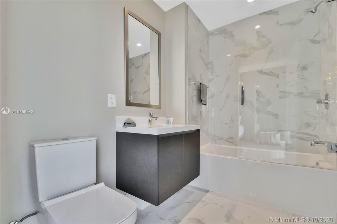 最近售出: $1,190,000 (2 贝兹, 3 浴室, 1559 平方英尺)