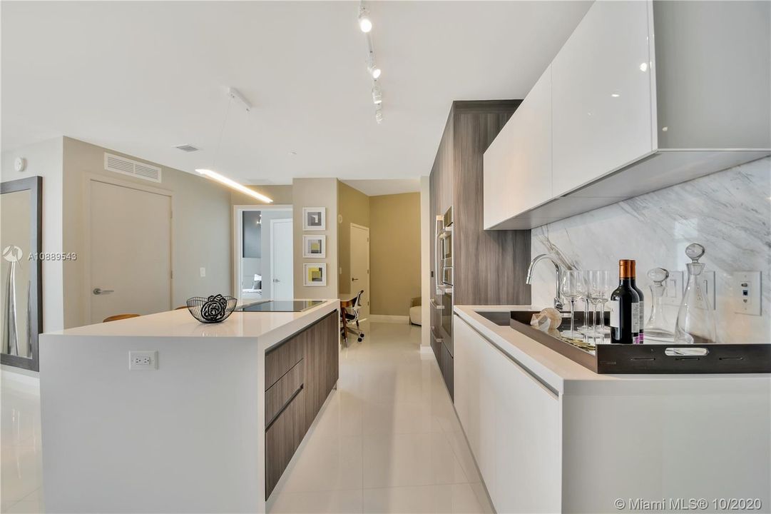 Recently Sold: $1,190,000 (2 beds, 3 baths, 1559 Square Feet)