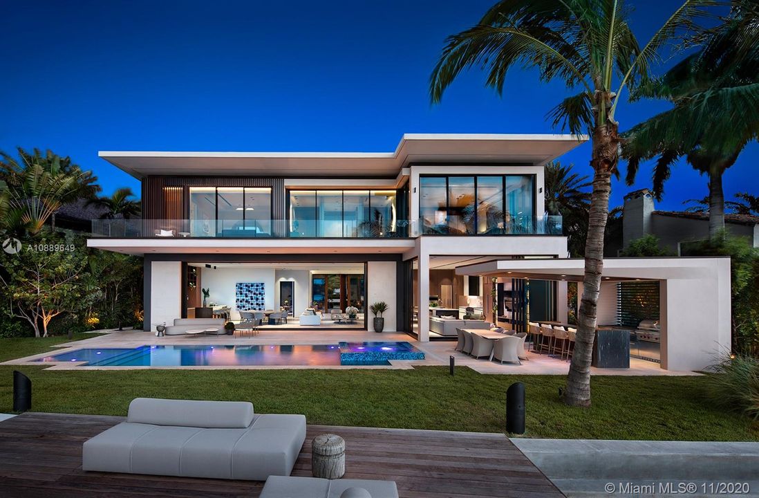 Vendido Recientemente: $23,500,000 (6 camas, 6 baños, 6629 Pies cuadrados)