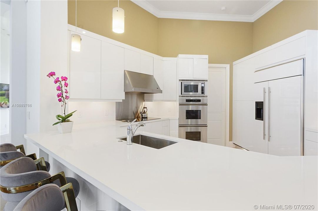 Recently Rented: $7,900 (5 beds, 5 baths, 3715 Square Feet)