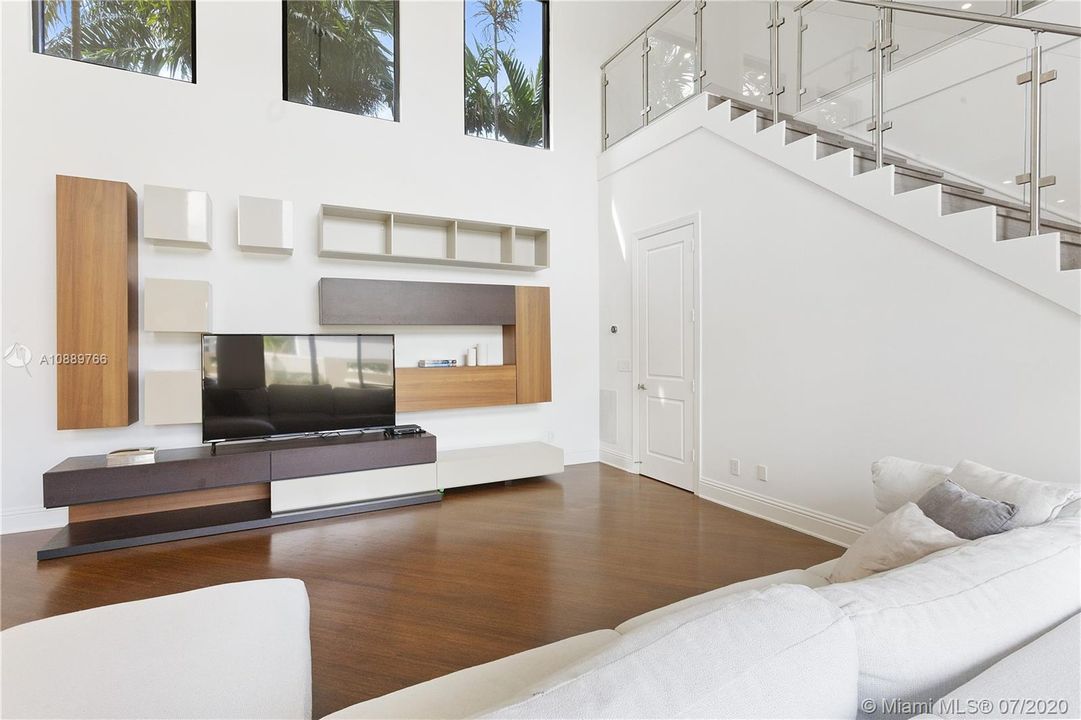 Recently Rented: $7,900 (5 beds, 5 baths, 3715 Square Feet)