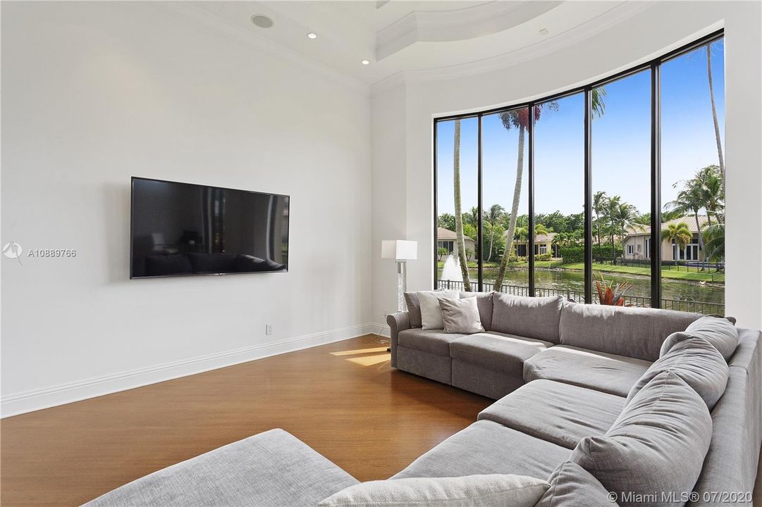 Recently Rented: $7,900 (5 beds, 5 baths, 3715 Square Feet)