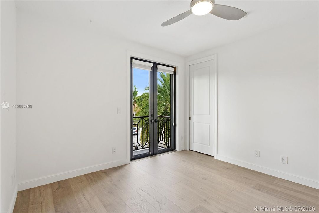 Recently Rented: $7,900 (5 beds, 5 baths, 3715 Square Feet)