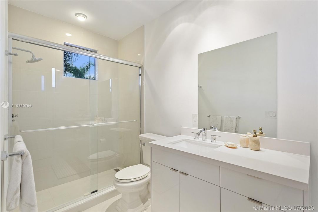 Recently Rented: $7,900 (5 beds, 5 baths, 3715 Square Feet)