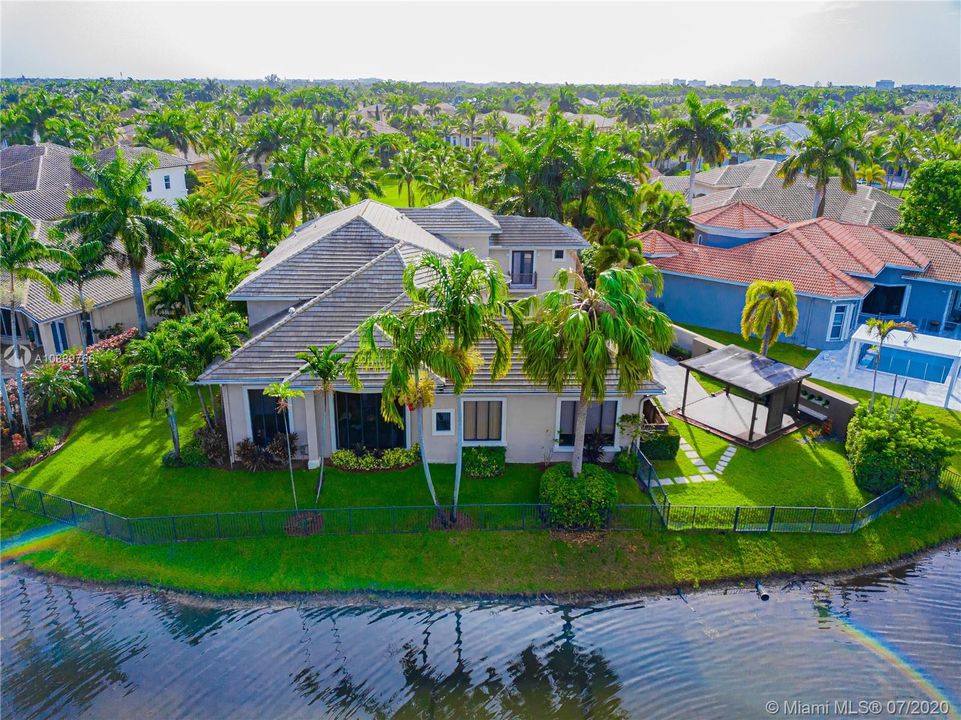 Recently Rented: $7,900 (5 beds, 5 baths, 3715 Square Feet)