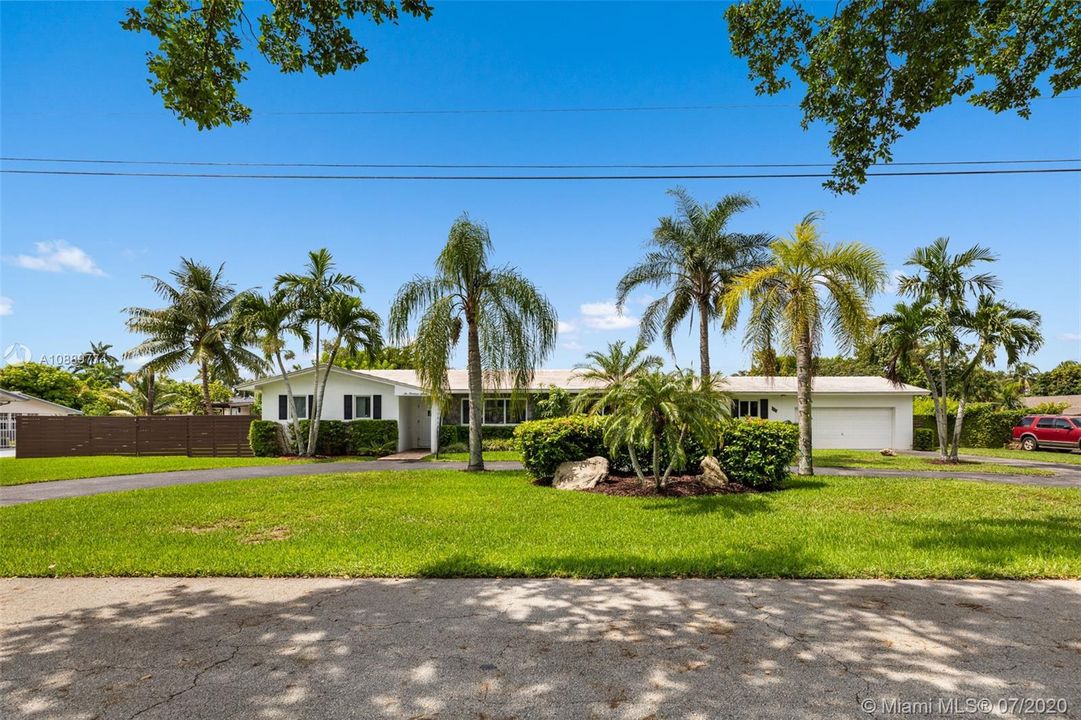 Recently Sold: $530,000 (3 beds, 2 baths, 2568 Square Feet)