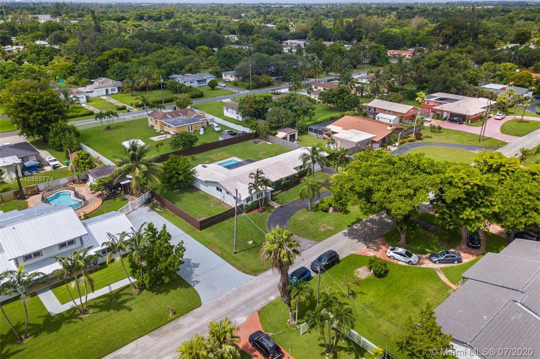 Recently Sold: $530,000 (3 beds, 2 baths, 2568 Square Feet)