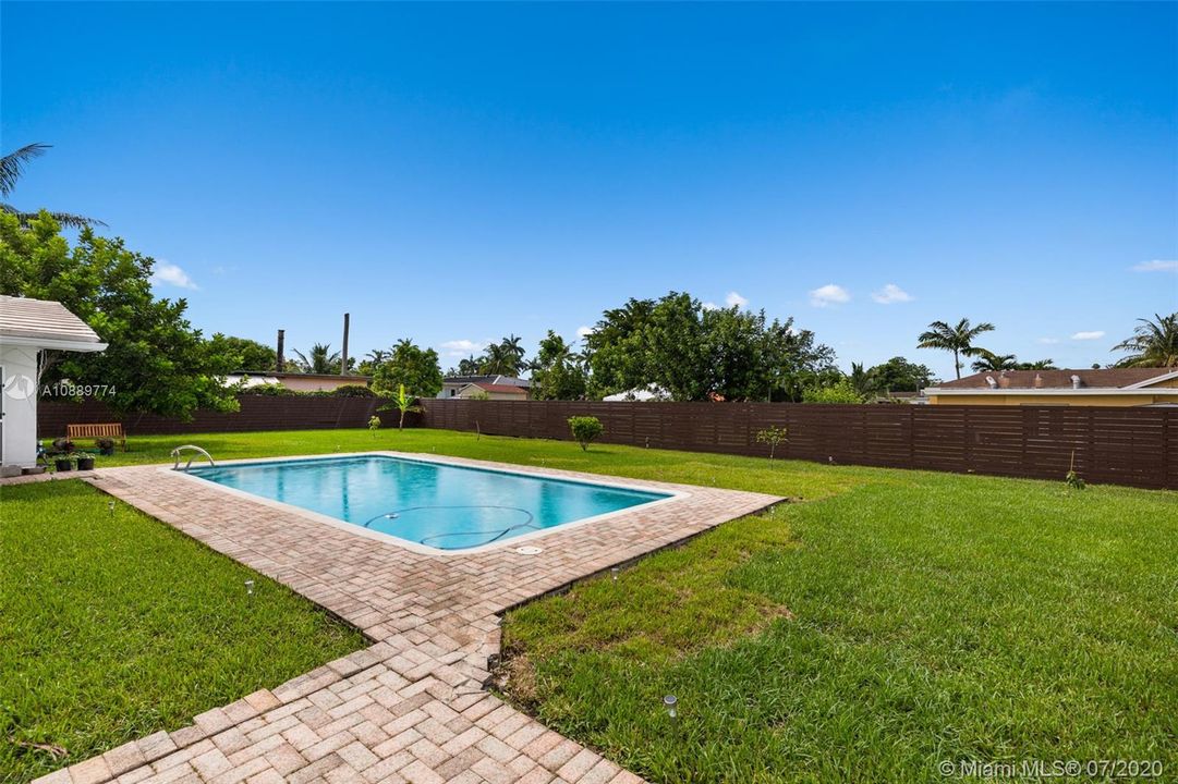 Recently Sold: $530,000 (3 beds, 2 baths, 2568 Square Feet)