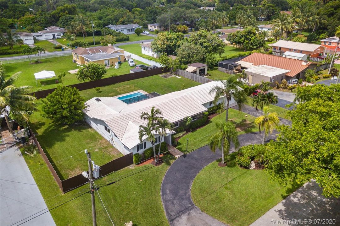 Recently Sold: $530,000 (3 beds, 2 baths, 2568 Square Feet)