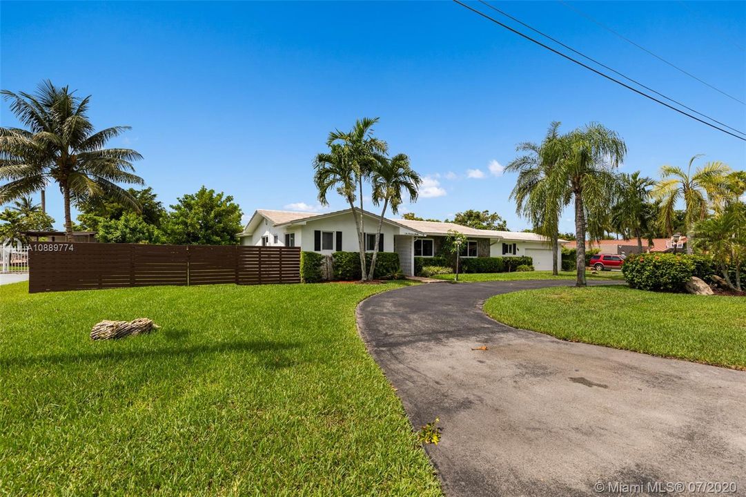 Recently Sold: $530,000 (3 beds, 2 baths, 2568 Square Feet)