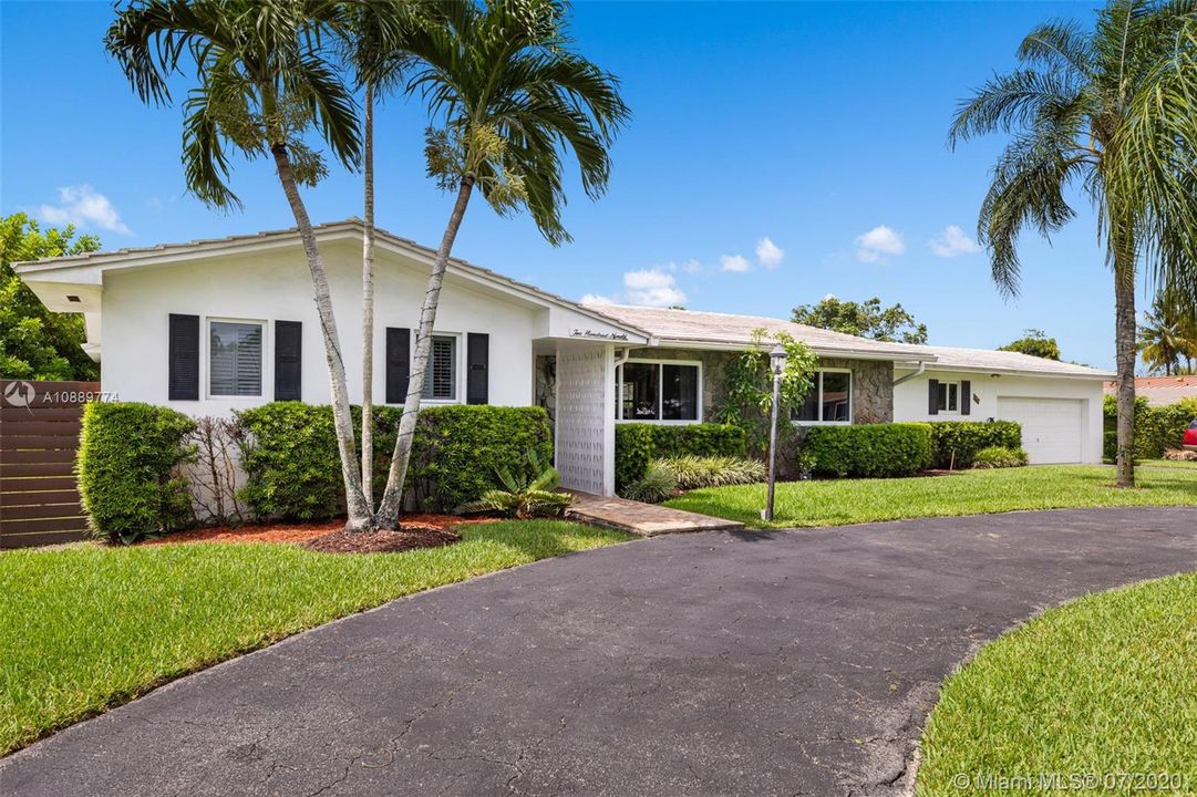 Recently Sold: $530,000 (3 beds, 2 baths, 2568 Square Feet)