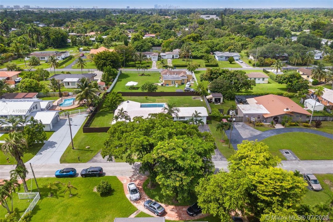 Recently Sold: $530,000 (3 beds, 2 baths, 2568 Square Feet)