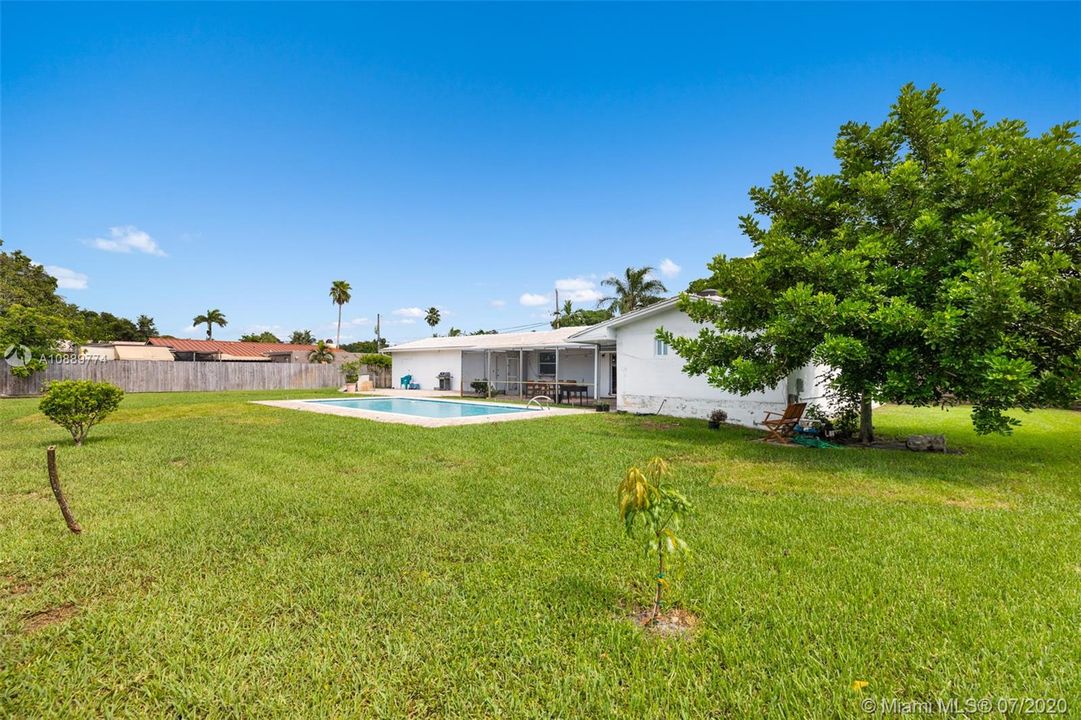 Recently Sold: $530,000 (3 beds, 2 baths, 2568 Square Feet)