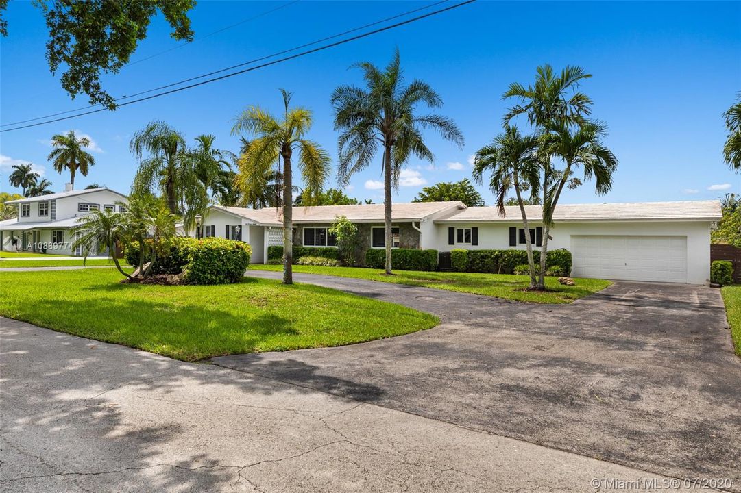 Recently Sold: $530,000 (3 beds, 2 baths, 2568 Square Feet)
