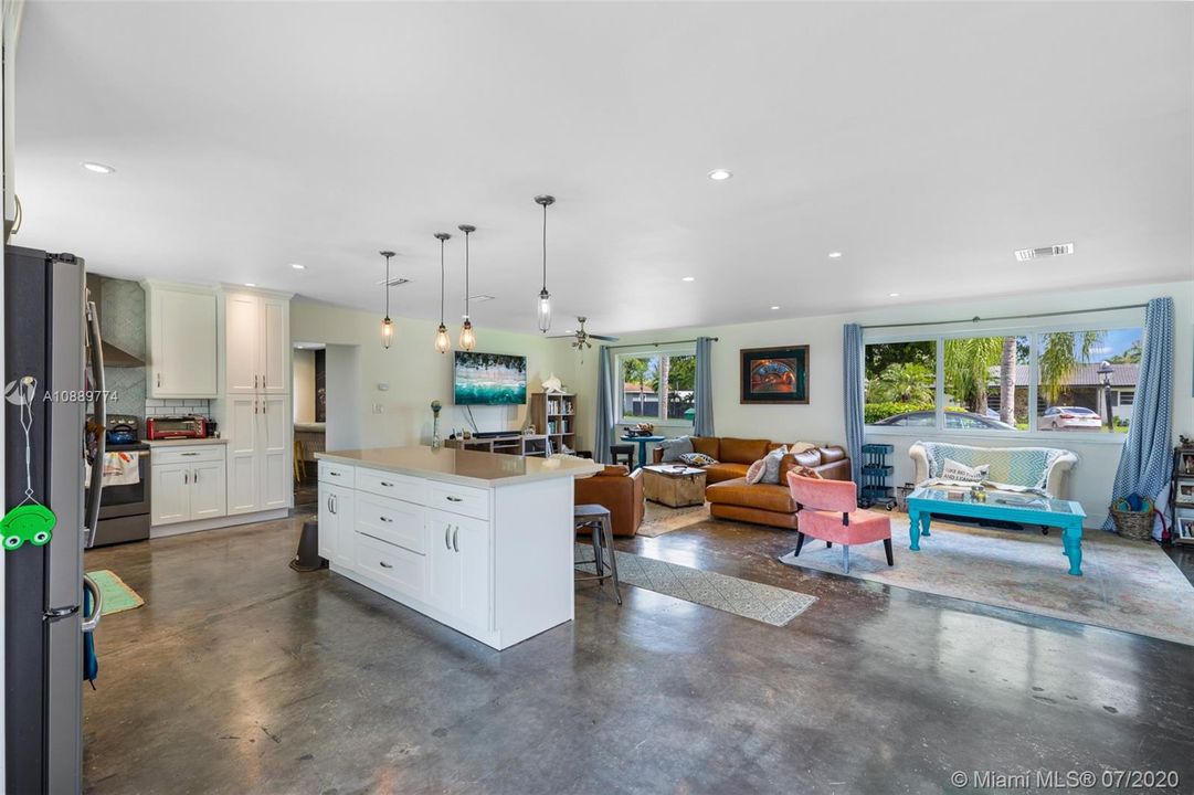 Recently Sold: $530,000 (3 beds, 2 baths, 2568 Square Feet)