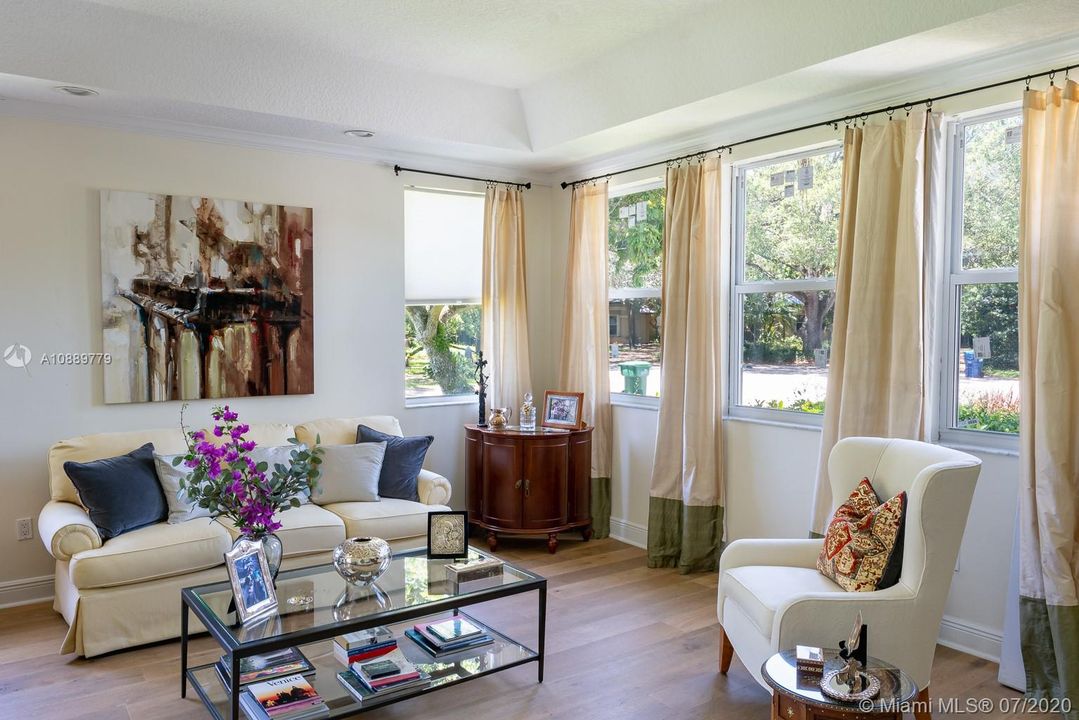 Recientemente alquilado: $7,900 (4 camas, 4 baños, 3681 Pies cuadrados)