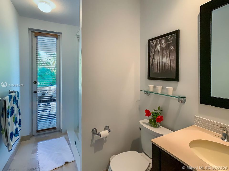 Recientemente alquilado: $7,900 (4 camas, 4 baños, 3681 Pies cuadrados)