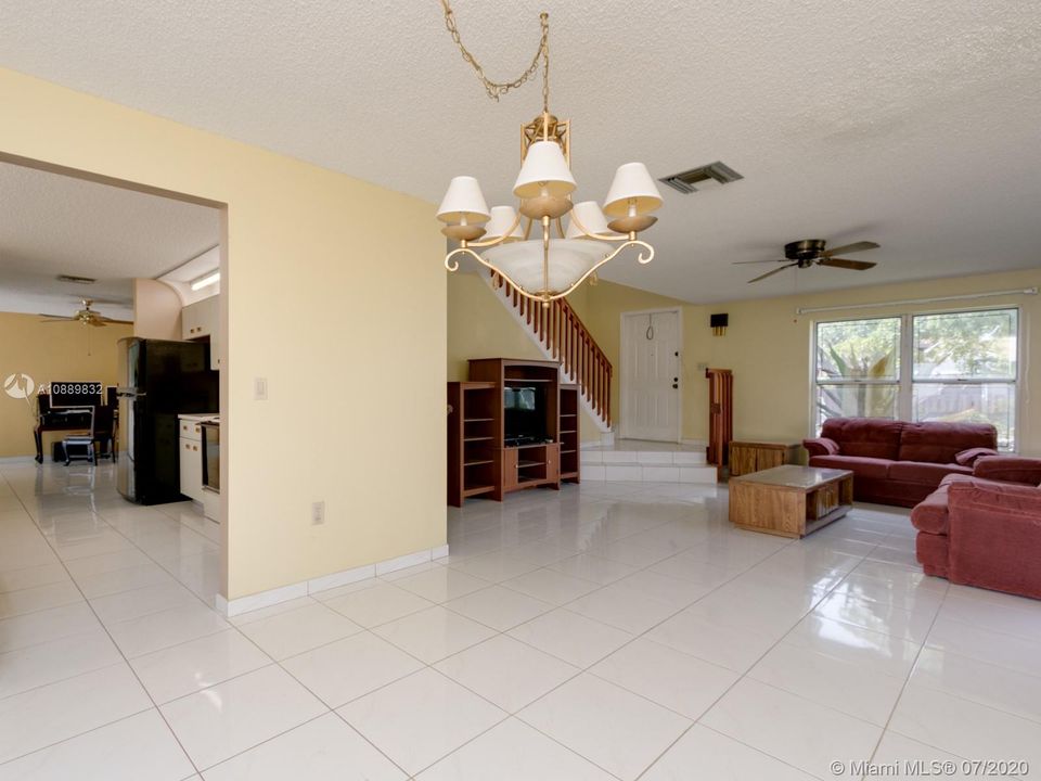Recently Sold: $379,500 (4 beds, 2 baths, 2117 Square Feet)