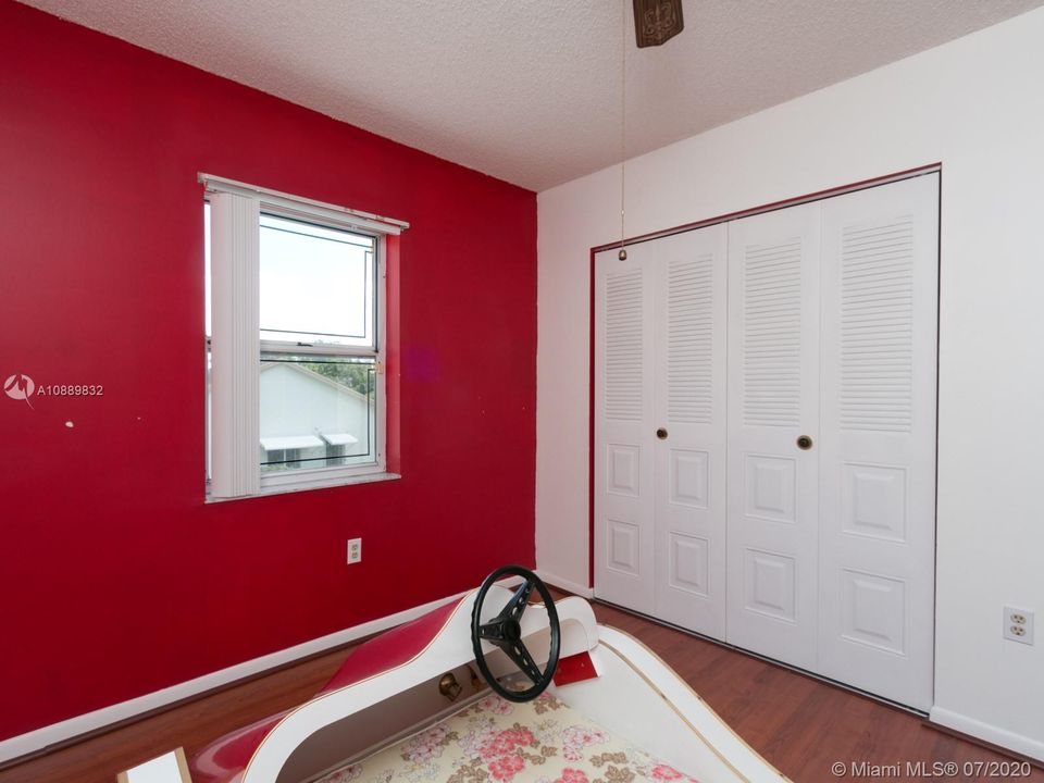 Recently Sold: $379,500 (4 beds, 2 baths, 2117 Square Feet)