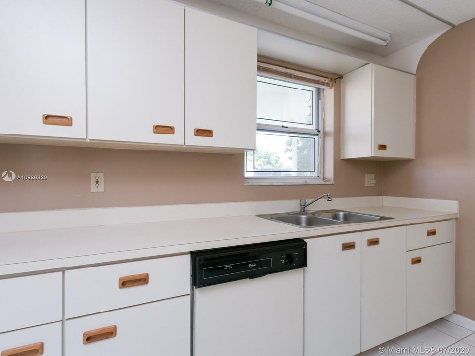 Recently Sold: $379,500 (4 beds, 2 baths, 2117 Square Feet)