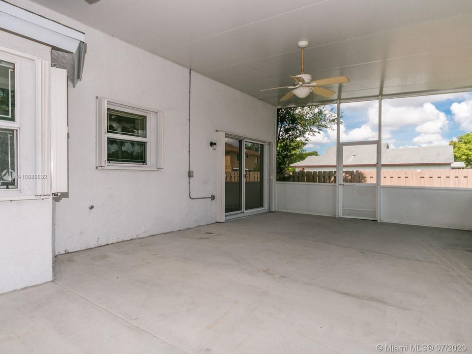 Recently Sold: $379,500 (4 beds, 2 baths, 2117 Square Feet)