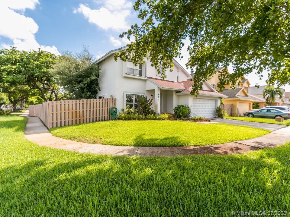 Recently Sold: $379,500 (4 beds, 2 baths, 2117 Square Feet)