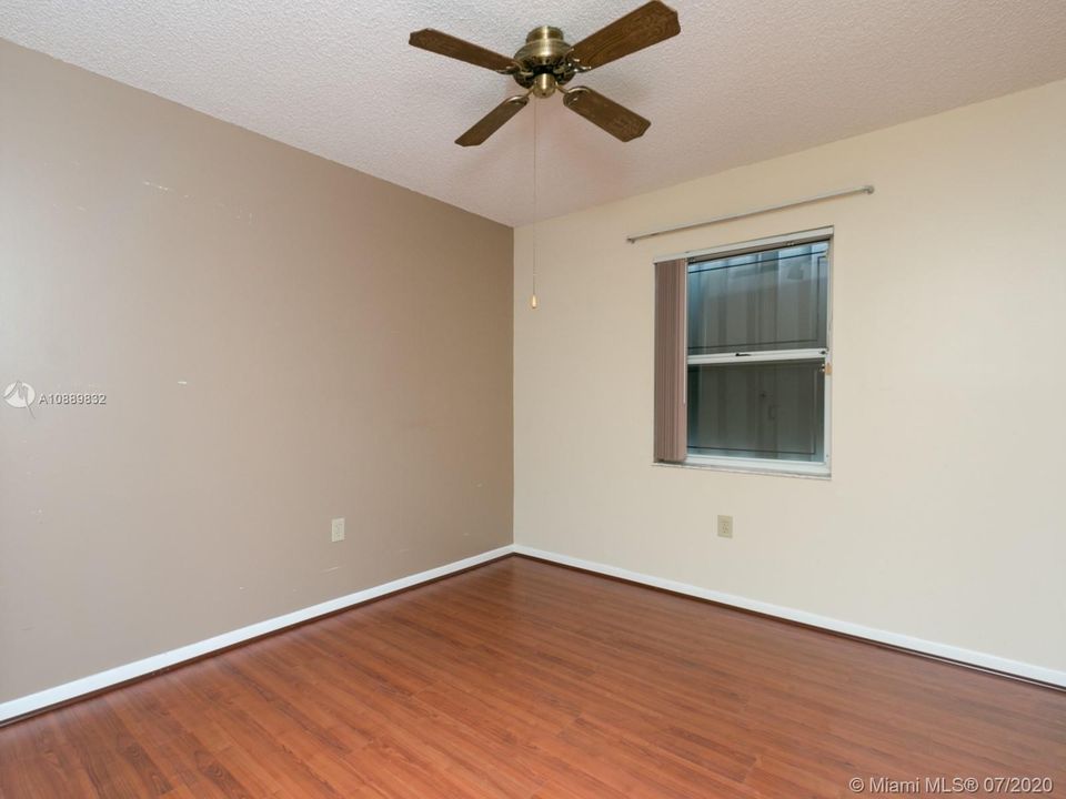 Recently Sold: $379,500 (4 beds, 2 baths, 2117 Square Feet)