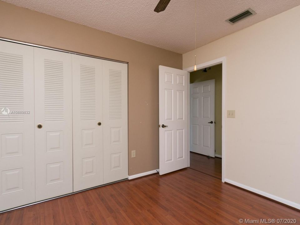 Recently Sold: $379,500 (4 beds, 2 baths, 2117 Square Feet)