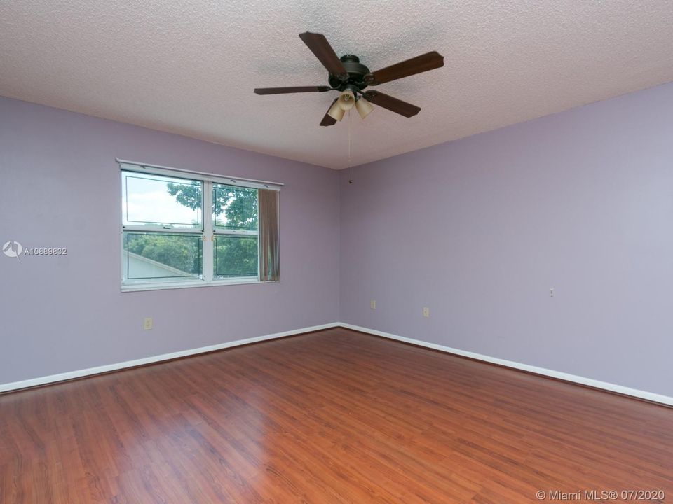 Recently Sold: $379,500 (4 beds, 2 baths, 2117 Square Feet)