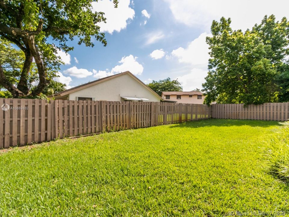 Recently Sold: $379,500 (4 beds, 2 baths, 2117 Square Feet)