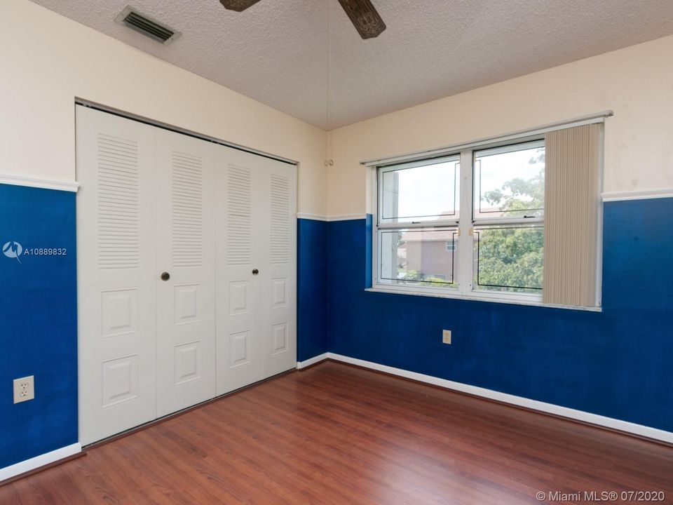 Recently Sold: $379,500 (4 beds, 2 baths, 2117 Square Feet)