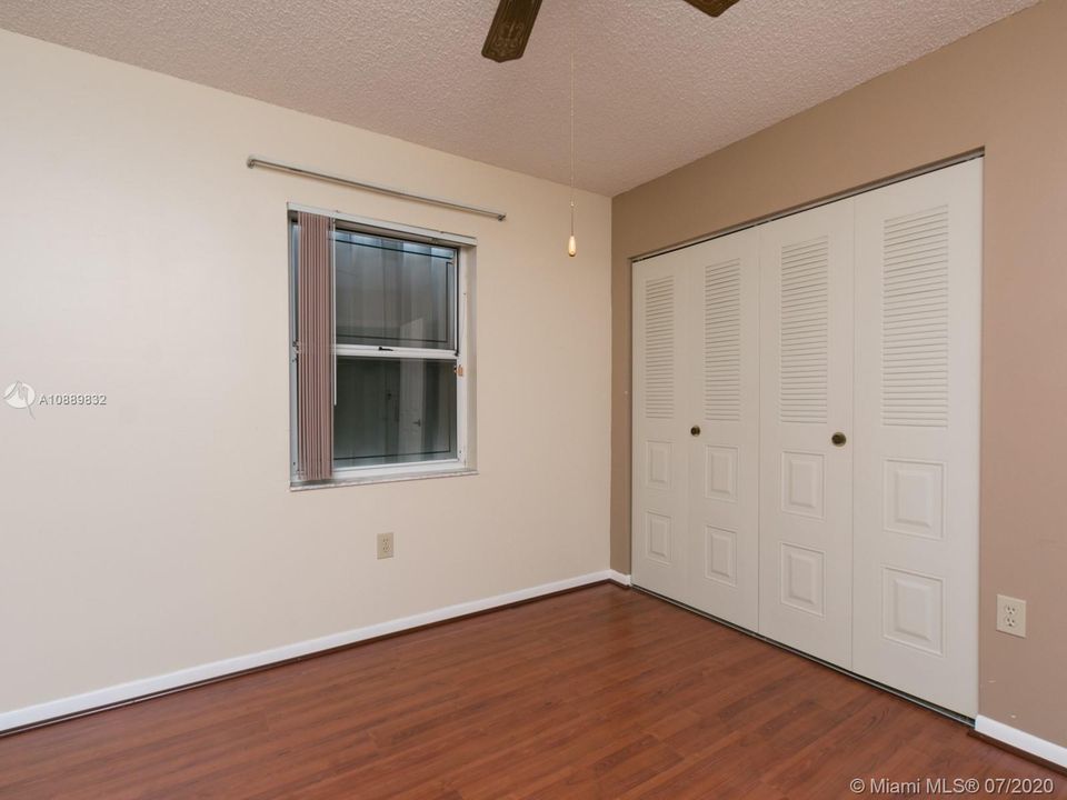 Recently Sold: $379,500 (4 beds, 2 baths, 2117 Square Feet)