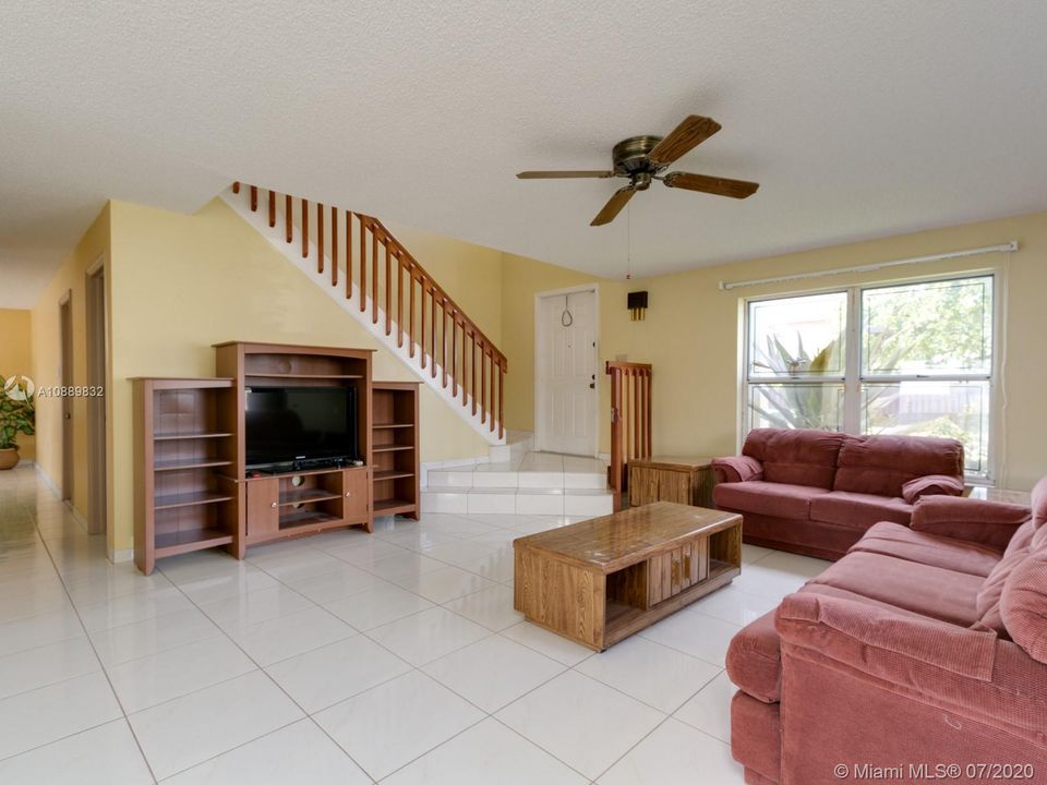 Recently Sold: $379,500 (4 beds, 2 baths, 2117 Square Feet)