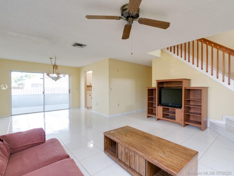 Recently Sold: $379,500 (4 beds, 2 baths, 2117 Square Feet)
