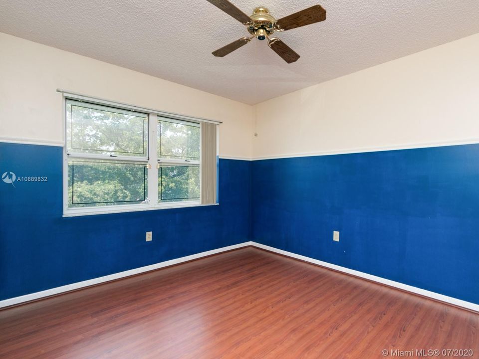 Recently Sold: $379,500 (4 beds, 2 baths, 2117 Square Feet)