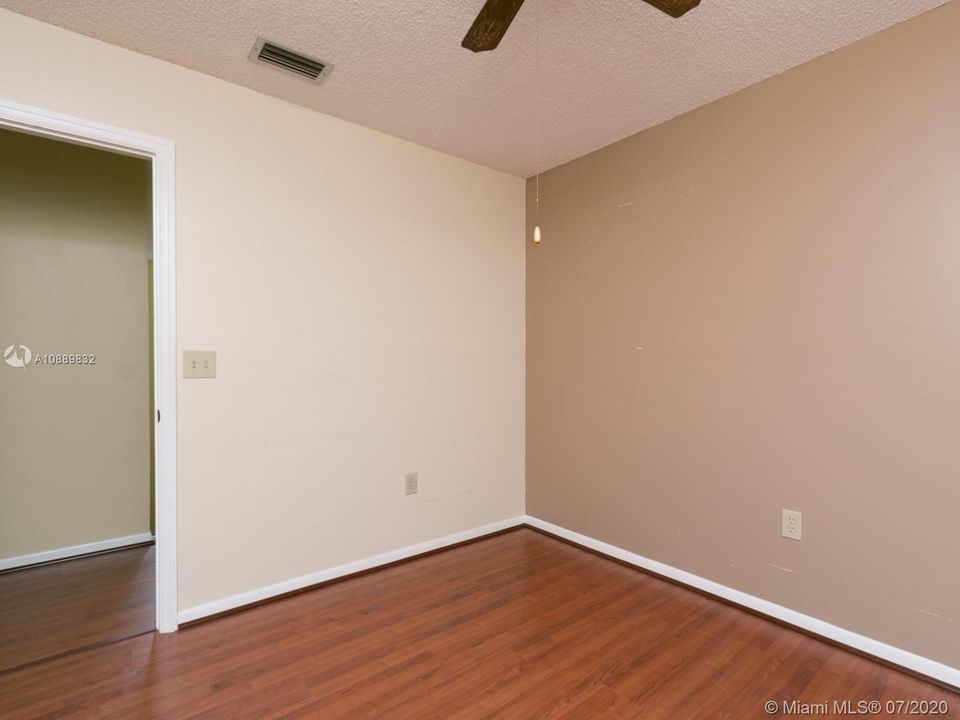 Recently Sold: $379,500 (4 beds, 2 baths, 2117 Square Feet)