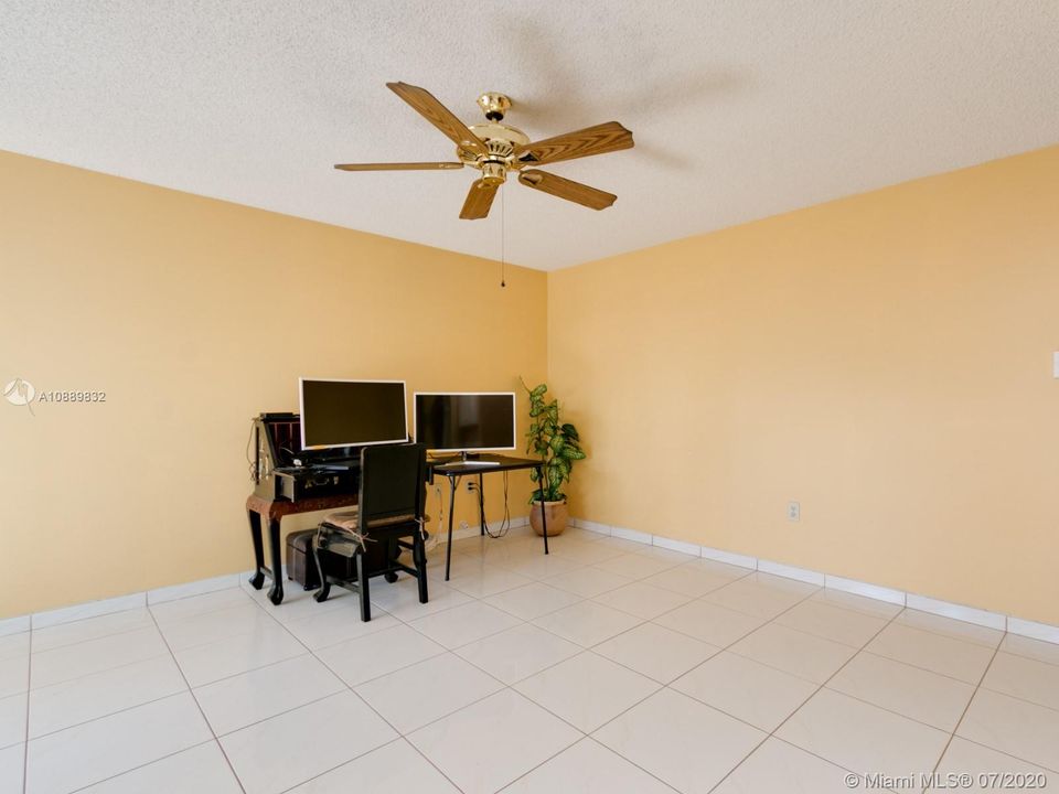 Recently Sold: $379,500 (4 beds, 2 baths, 2117 Square Feet)