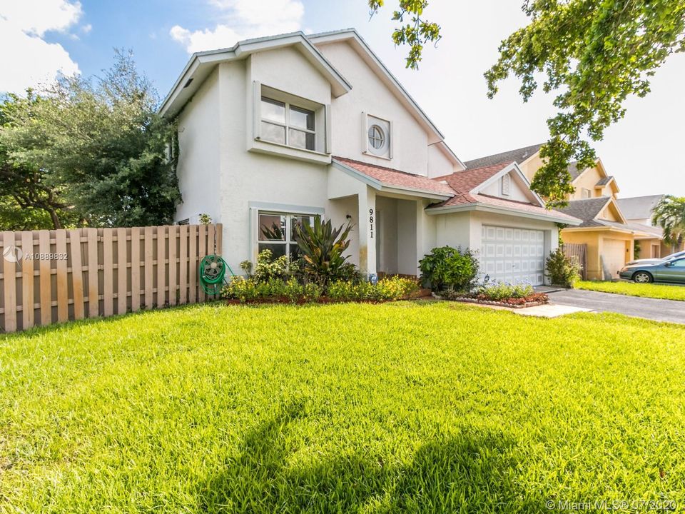 Recently Sold: $379,500 (4 beds, 2 baths, 2117 Square Feet)