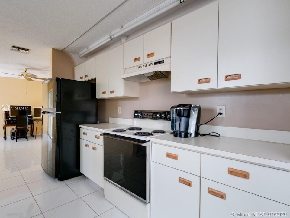 Recently Sold: $379,500 (4 beds, 2 baths, 2117 Square Feet)