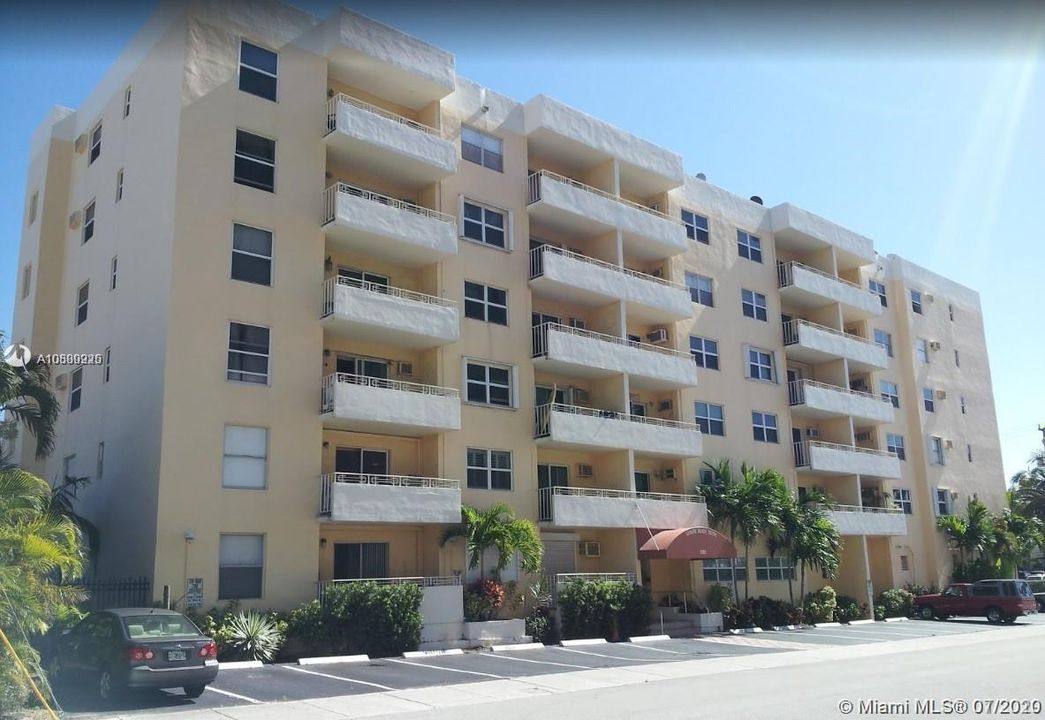 Recently Sold: $260,000 (1 beds, 1 baths, 690 Square Feet)