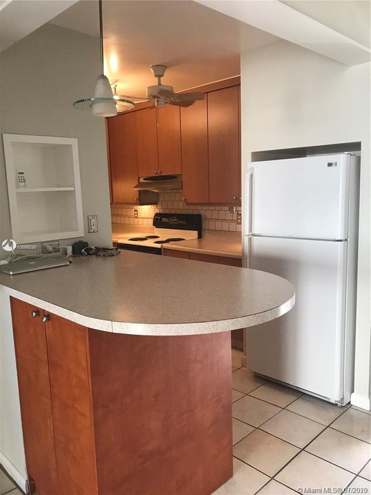 Recently Sold: $260,000 (1 beds, 1 baths, 690 Square Feet)
