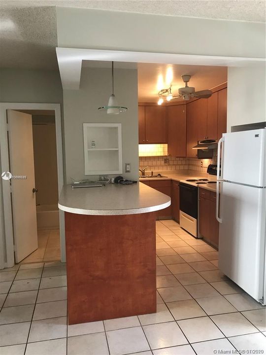 Recently Sold: $260,000 (1 beds, 1 baths, 690 Square Feet)