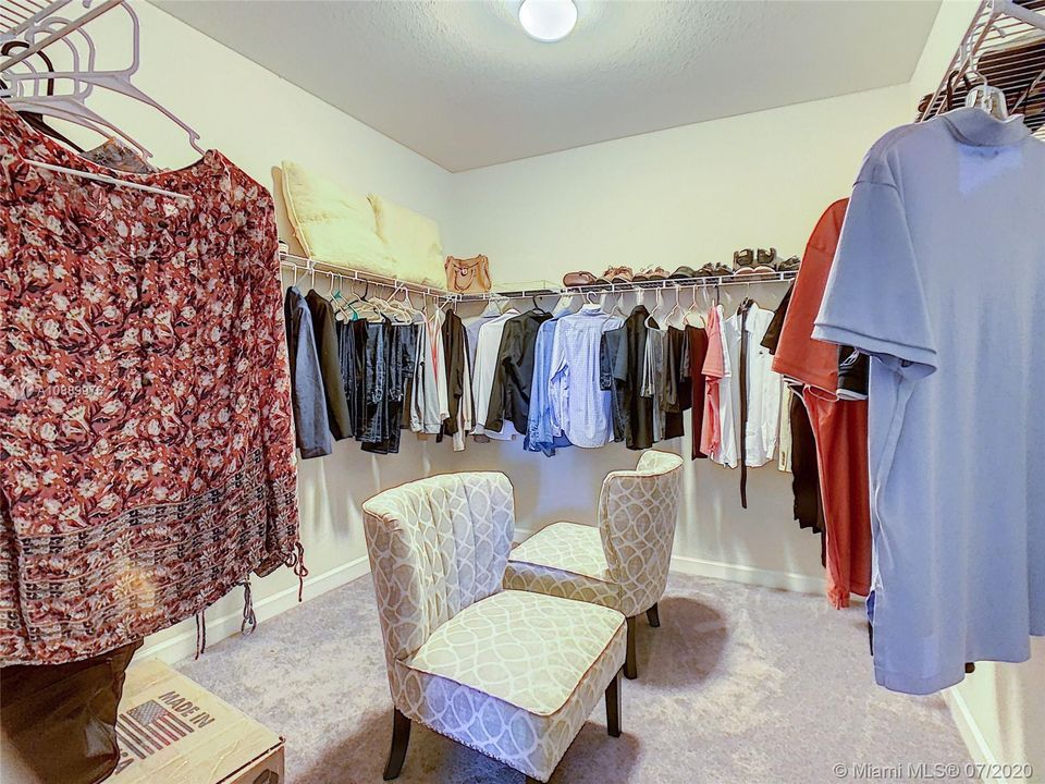 Недавно продано: $350,000 (5 спален, 3 ванн, 2514 Квадратных фут)