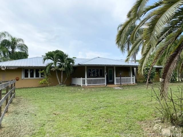 Recently Sold: $515,000 (4 beds, 3 baths, 2370 Square Feet)